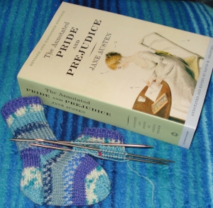 Reading and knitting, two of my favourite things! 